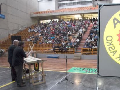 Un total de 228 asociaciones sindicatos y colectivos sociales y culturales han pedido a las instituciones alavesas que respalden el cierre de la central de Garoña