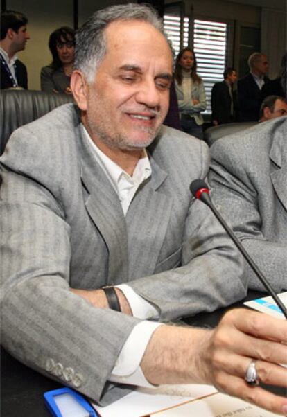 El ministro de Petróleo iraní, Kazem Vaziri, al comienzo de la reunión de la OPEP en Viena.
