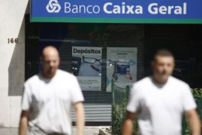 Oferta de depósitos en una oficina de Banco Caixa Geral en Madrid.