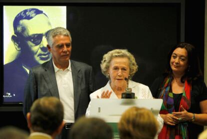 De izquierda a derecha, Francisco Menacho, Consejero Gobernacion, María de los Ángeles Infante y María del Mar Moreno, Consejera de Presidencia