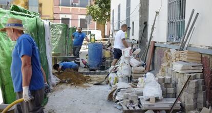 Obras en un edificio de la calle Bel&eacute;n, en Sevilla. 