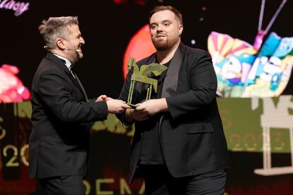 El streamer Ibai Llanos recibe el premio especial del jurado de los Premios Ondas. 