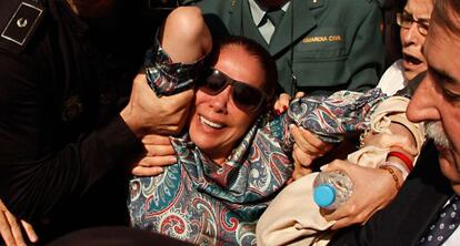 El jurado premia una fotografía de Jon Nazca de Isabel Pantoja a la salida de los juzgados.