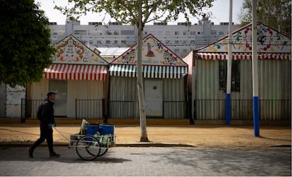 Las casetas objeto de la polémica por su titularidad en la calle Juan Belmonte de la Feria de Sevilla.