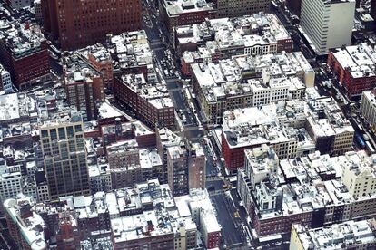 Tejados de Manhattan, Nueva York, cubiertos de nieve el 8 de enero de 2018. 