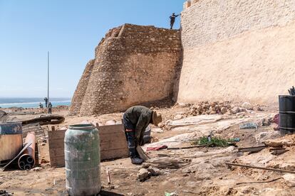 Obras de restauración de la casba de Agadir en 2022, 60 años después de que un terremoto la devastara.