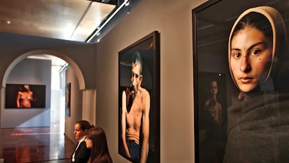 Fotografías de Pierre Gonnord en una exposición colectiva en el Espai Metropolità d'Art de Torrent.