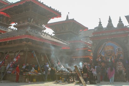 El Gobierno de Nepal se niega a incluir el valle de Katmandú en la lista de riesgo, por las consecuencias negativas que esto podría tener para el turismo, motor económico nacional.