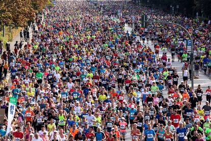Vista de los corredores que han participado en el Maratón de Berlín.