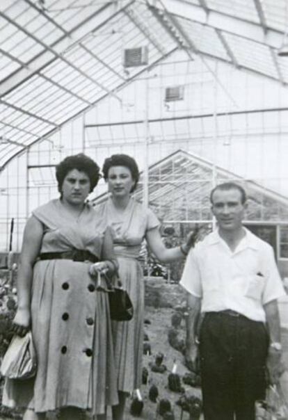 Elvira Sánchez, Armonía Esteban y Álvaro Iritia en el Jardín Botánico de Montreal en 1957.