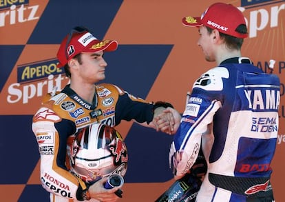 Pedrosa (Honda) y Lorenzo (Yamaha), se saludan en Montmeló