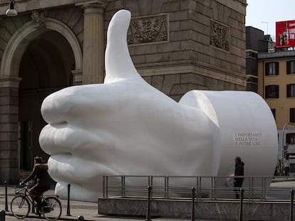 A gigantic “like” sculpture sits in front of Milan’s Porta Garibaldi train station. Of anonymous authorship, the piece declares: “In life, only one thing matters: getting likes.”