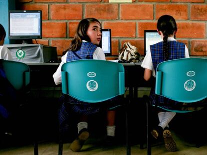 Una clase de inform&aacute;tica en una escuela rural de La Ceja del Tambo, en Antioquia, Colombia.