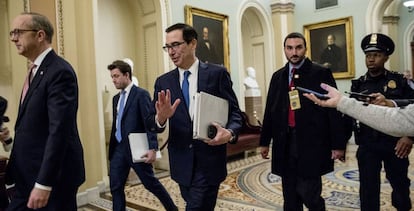 El secretario del Tesoro de EE UU, Steven  Mnuchin, en el Senado