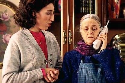 Rossy de Palma y Chus Lampreave, en 'La flor de mi secreto', de Pedro Almodóvar. La segunda es la actriz con más películas en la lista.