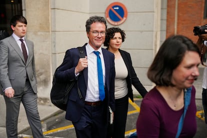 Harald Ebner (en el centro de la imagen), diputado alemán que encabezó la delegación de parlamentarios de su país, el lunes en Madrid.