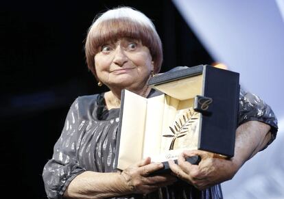 La directora Agnès Varda recoge la Palma de Oro de Honor del festival de Cannes 2015.