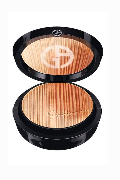 Bronze de Giorgio Armani es un polvo bronceador suave que aporta un toque dorado a la piel. (c.p.v).