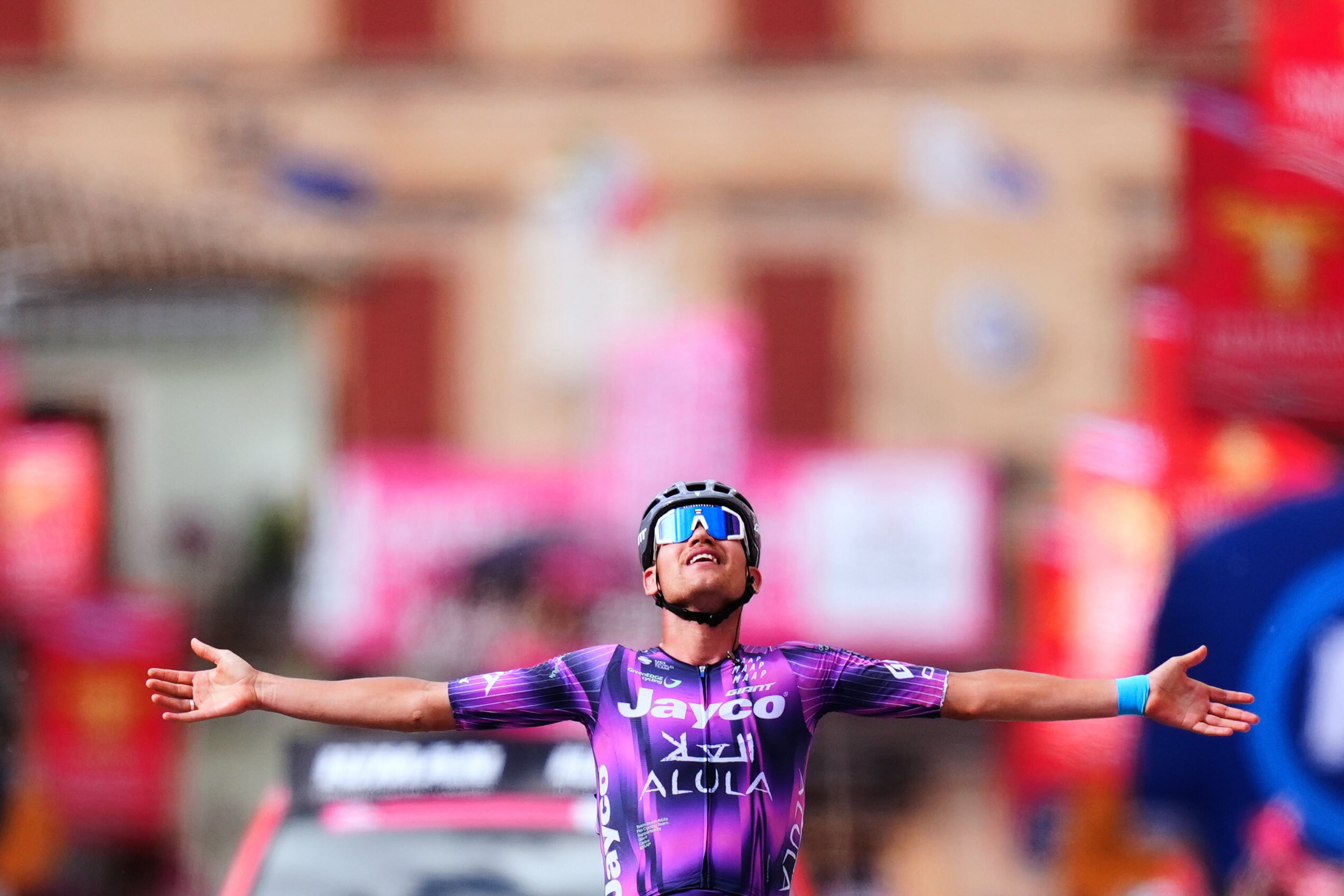 El australiano Luke Plapp vence desde la fuga la octava etapa del Giro de Italia