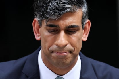 El líder conservador, Rishi Sunak, durante la rueda de prensa que ha ofrecido este viernes en el número 10 de Downing Street.