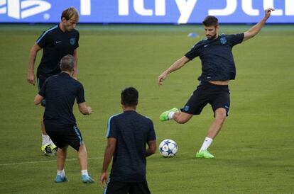 Piqué, en l'entrenament d'ahir a l'Olímpic de Roma.