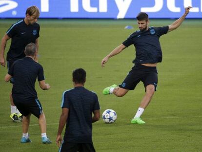 Piqué, en l'entrenament d'ahir a l'Olímpic de Roma.