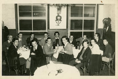 The players of the Loyola FC on July 14, 1972, three months before the plane crash in the Andes. Behind, fifth and sixth from left to right, are Pancho Delgado and Numa Turcatti. In front, fourth and sixth from left to right are Alfredo Cibils and Raúl Zorrilla. Photo courtesy of Raúl Zorrilla.