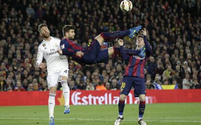 Piqué, Ramos y Messi en el Camp Nou en 2015.