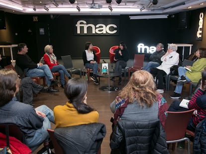 Encuentro del Club de lectura con la escritora Lara Moreno, el pasado enero, en Madrid.