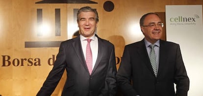 El consejero delegado de Abertis y presidente de Cellmex Telecom, Francisco Reyn&eacute;s, junto al consejero delegado de Cellmex Telecom, Tob&iacute;as Mart&iacute;nez (derecha). 