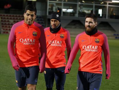 Luis Su&aacute;rez, Neymar y Messi en su primer entrenamiento con el Bar&ccedil;a este a&ntilde;o, en Sant Joan Desp&iacute;.