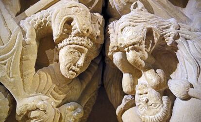 Capitel en la catedral románica de Lescar, a 20 minutos de Pau (Francia).