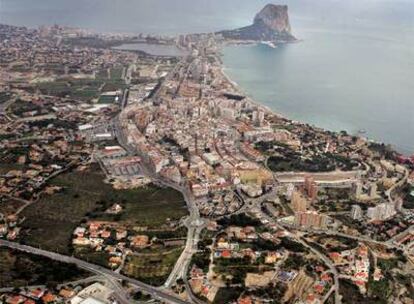 Una vista aérea reciente del litoral de Calp, con miles de edificaciones.