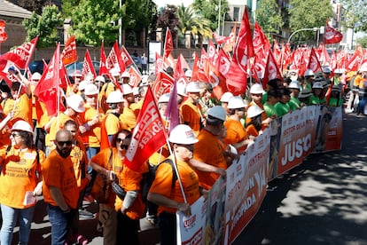 Manifestantes frente al Ministerio de Seguridad Social, este miércoles en Madrid.