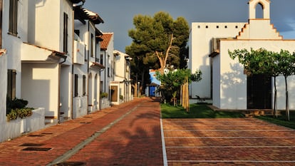 Una calle en el municipio de Alcossebre, en la comarca castellonense del Baix Maestrat.