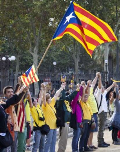 Participants a la Via Catalana, l’any passat.