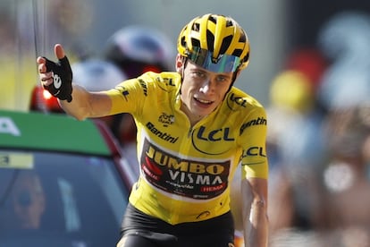 Vingegaard, ganando de amarillo la etapa de Hautacam del pasado Tour.