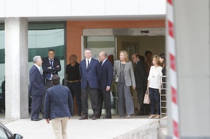 El ministro de justicia, Alberto Ruiz-Gallardón en el hospital donde Isidoro Álvarez estaba ingresado.