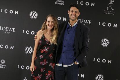 Jorge Penades recibió el premio ICON Volkswagen a la Innovación y el Diseño, por realizar un nuevo tejido a base de restos textiles. Se lo dedicó a su mujer, “la encargada de mantener a la familia unida” y su gran apoyo.