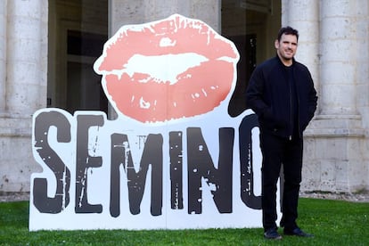 El actor y director Matt Dillon, posa para los redactores gráficos, esta tarde en Valladolid, ciudad en la que esta noche recibirá la Espiga de Honor de la SEMINCI