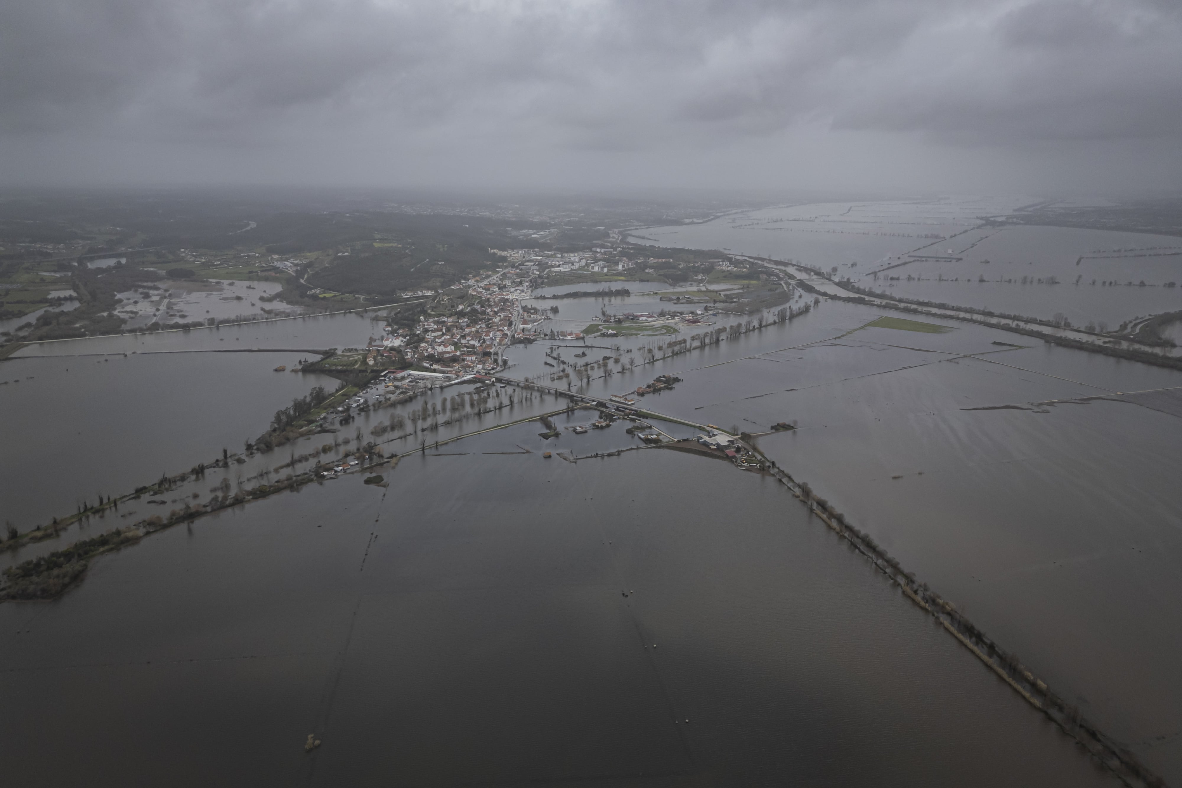Portugal prepara la evacuación de 9.000 personas en Coimbra por el riesgo de inundaciones