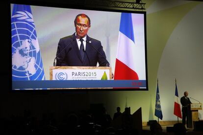 El presidente ruso, Vladimir Putin, durante su discurso ante los delegados y líderes mundiales que han acudido a la primera jornada de la cumbre sobre el clima de París.