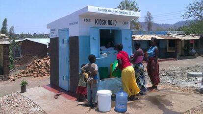 Kiosko de venta de agua en Chipata, Zambia.