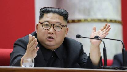 Kim Jong-un, no Comitê Central do Partido dos Trabalhadores em dezembro, em uma foto distribuída pela agência estatal KCNA.