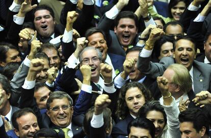 Um mês após a eleição da presidenta Dilma, Eduardo Cunha (PMDB-RJ) é eleito presidente da Câmara, onde liderou as maiores derrotas do Governo, estabelecendo um clima de guerra que se arrastou por todo o ano. O PT tentou emplacar outro candidato, o deputado Arlindo Chinaglia, revelando uma tentativa do Governo de se afastar do partido que compunha a sua base. Cunha integrava a ala do PMDB favorável ao fim da aliança com o PT. Profundo conhecedor do regimento interno, Cunha comandou a Câmara de modo obstinado, colocando em pauta projetos de interesse dos empresários, como a lei da terceirização, e polêmicos, como o que dificulta o acesso de pílula do dia seguinte na rede pública. Evangélico, Cunha sempre exalta seu lado religioso nas redes sociais. Começou a ganhar a antipatia nacional quando a Lava Jato trouxe à tona contas no exterior, e a compra de um Porshe, por exemplo, pela empresa Jesus.com, que está em seu nome.