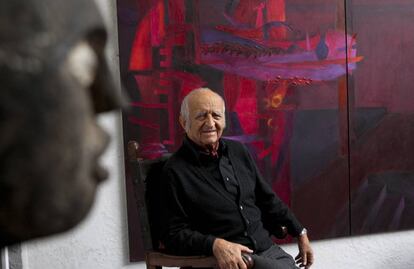 El pintor Fernando de Szyszlo, en su casa en Lima, el 23 de septiembre de 2011.
