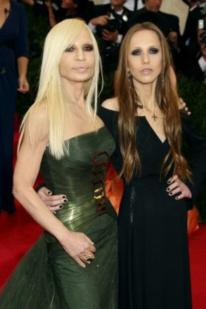 Donatella Versace y su hija Allegra, en la gala del Met de 2014.