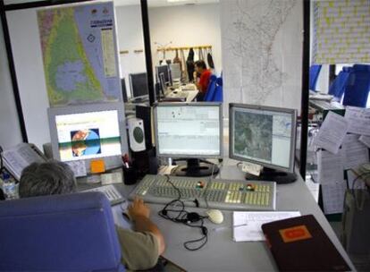 Despachos de un centro de coordinación de emergencias valenciano.