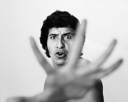 'Víctor Jara', Chile, 1971, de Patricio Guzmán. Fondo del Consejo Mexicano de Fotografía.