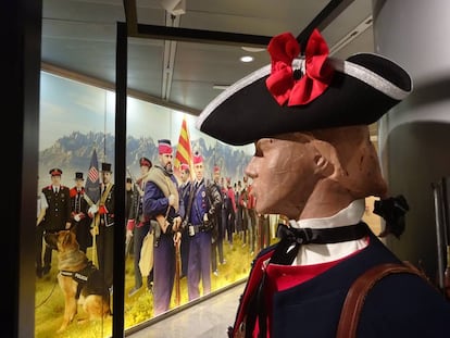 Una imatge de l'exposició d'uniformes dels 'mossos'.